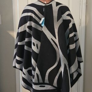 I bought this beautiful poncho but at the end, i never used